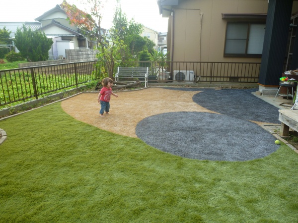 カラー人工芝でおしゃれに