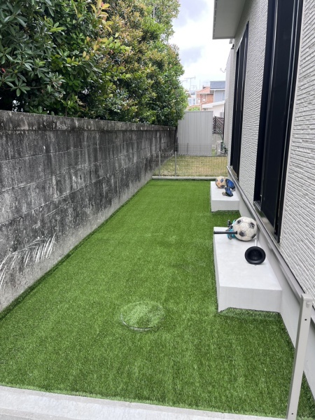 費用を抑えて施工できる高品質な人工芝SB20CP1のお庭への施工例